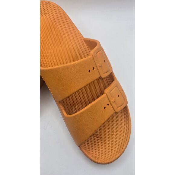 Freedom Moses Bright Orange Sol Slip On's Slides 37/38- US 6.5/7 - Picture 3 of 12